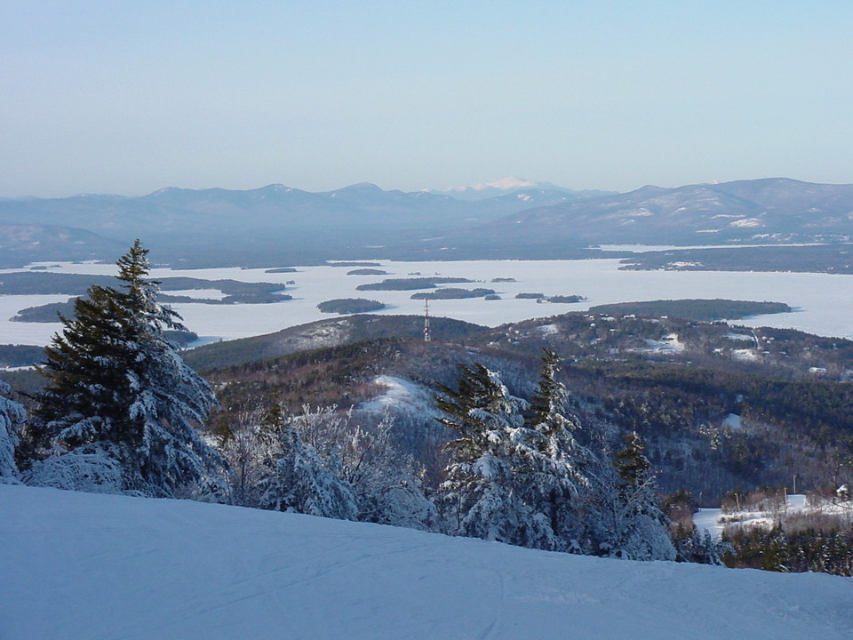 Winter | Fireside Inn & Suites at Lake Winnipesaukee - Gilford, New Hampshire